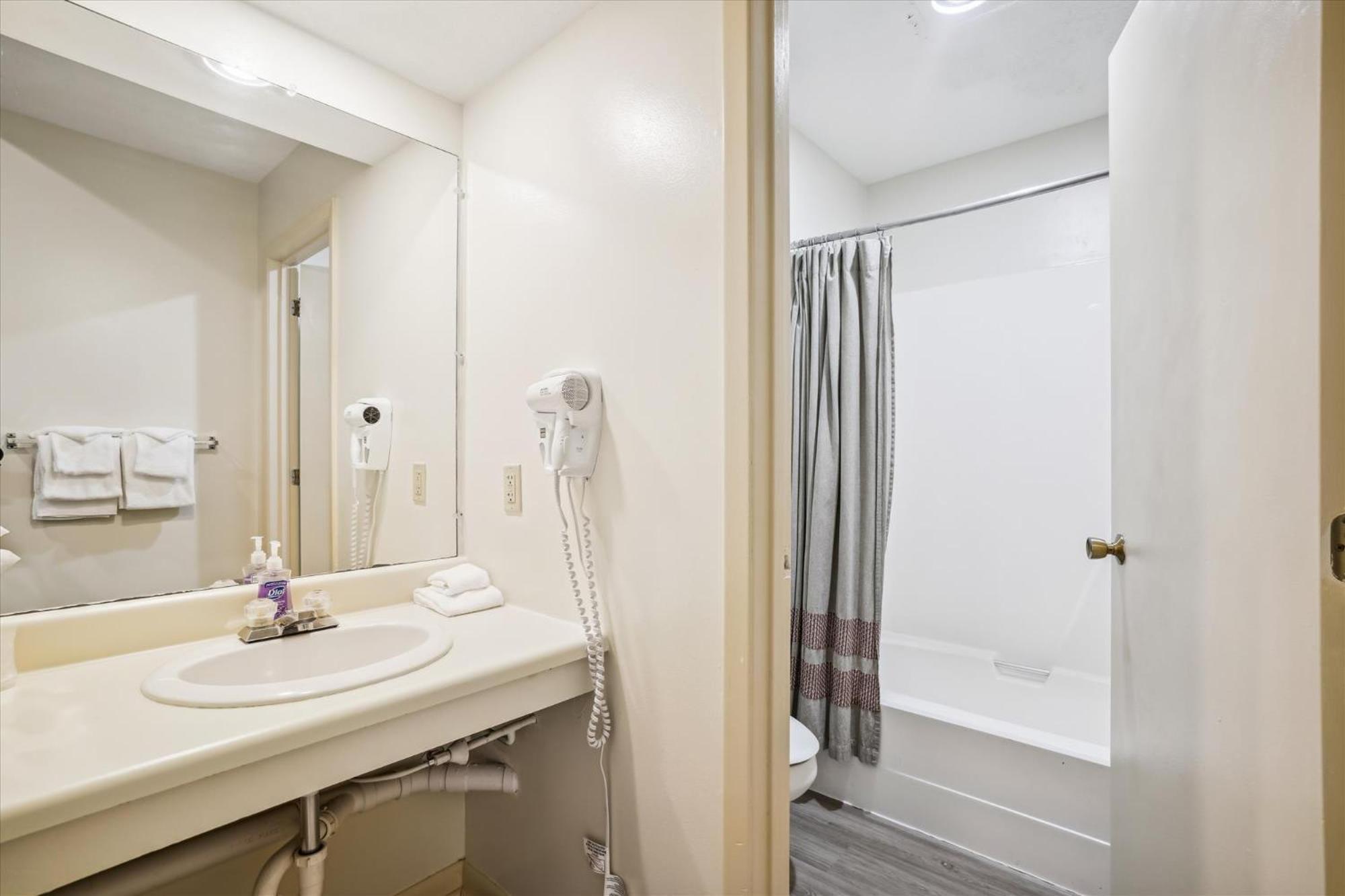 Cedarbrook Deluxe Two Bedroom Suite With Outdoor Heated Pool 19110 キリングトン エクステリア 写真